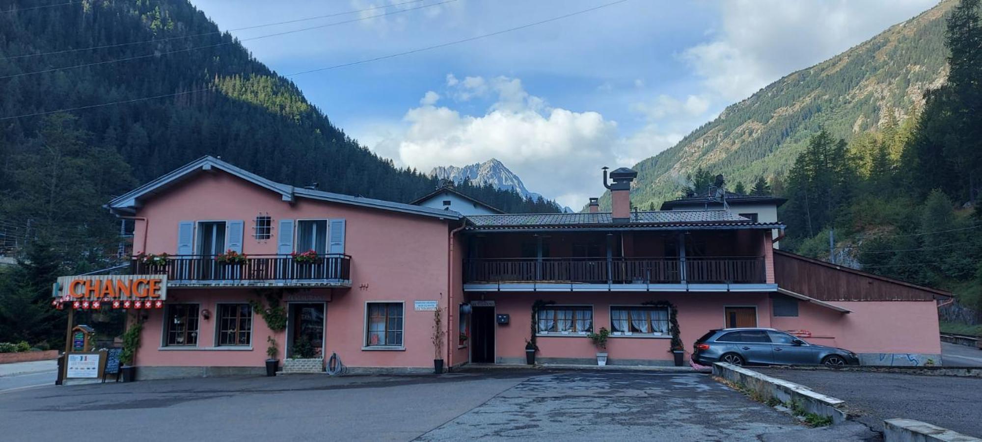 ホテル Les Touristes Chatelard エクステリア 写真